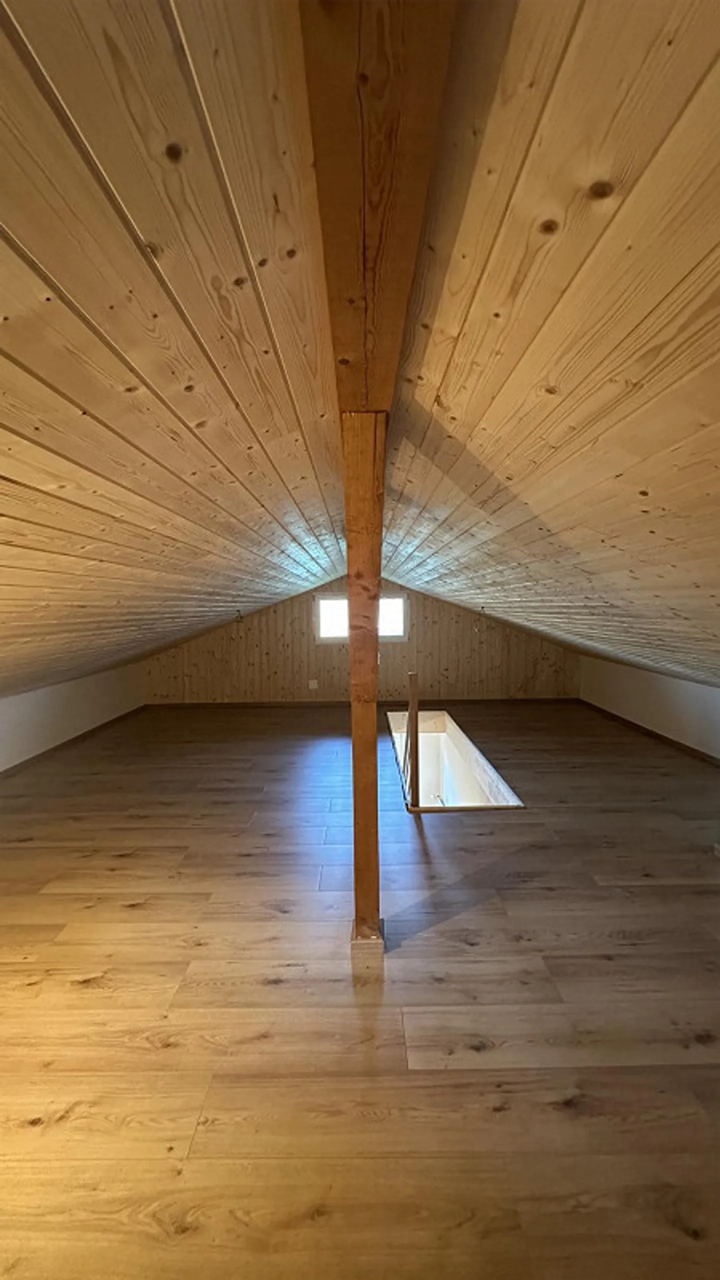 Appartamento mansardato di 4,5 stanze con soffitta convertita - Foto 9 di 10