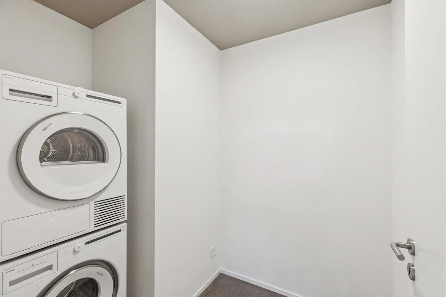 First occupancy in central 4.5 room apartment in ownership standard - Photo 9 of 12