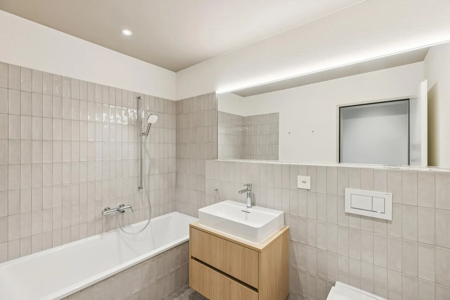 First occupancy in central 4.5 room apartment in ownership standard - Photo 10 of 12