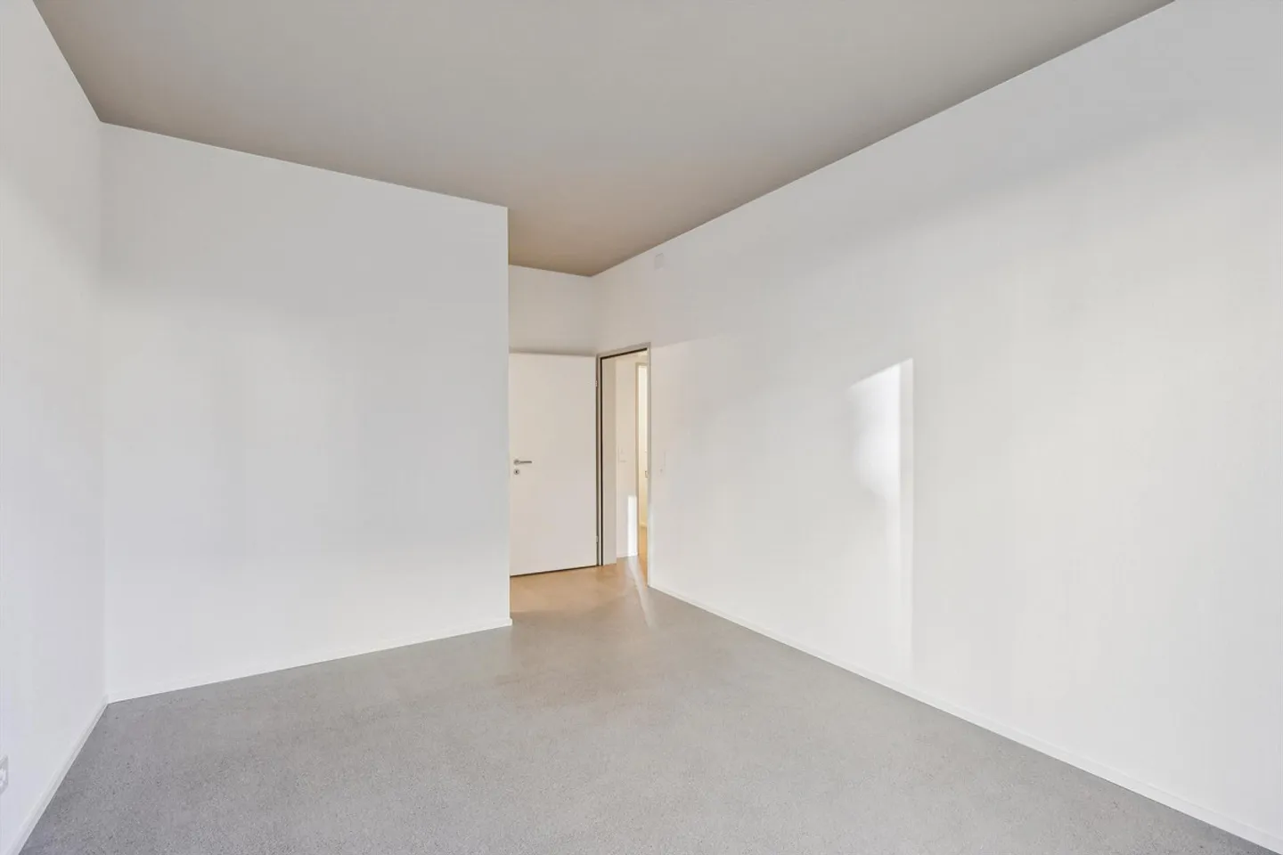 First occupancy in central 4.5 room apartment in ownership standard - Photo 7 of 12