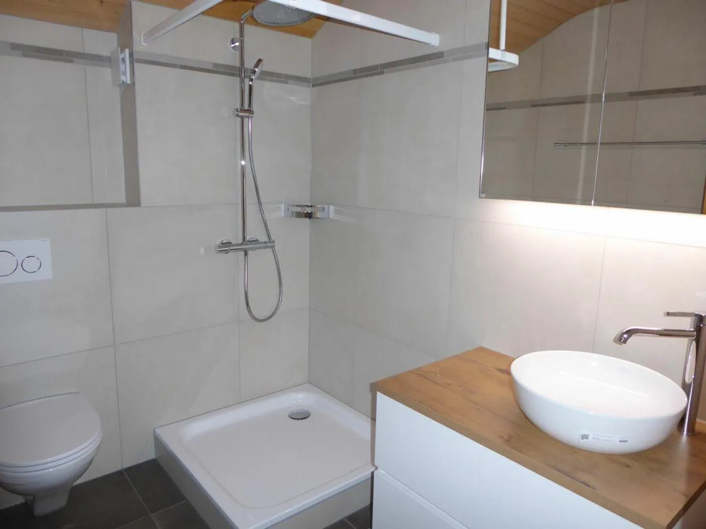 Appartement de vacances 2 pièces avec balcon et place de parking souterrain - Photo 5 sur 17