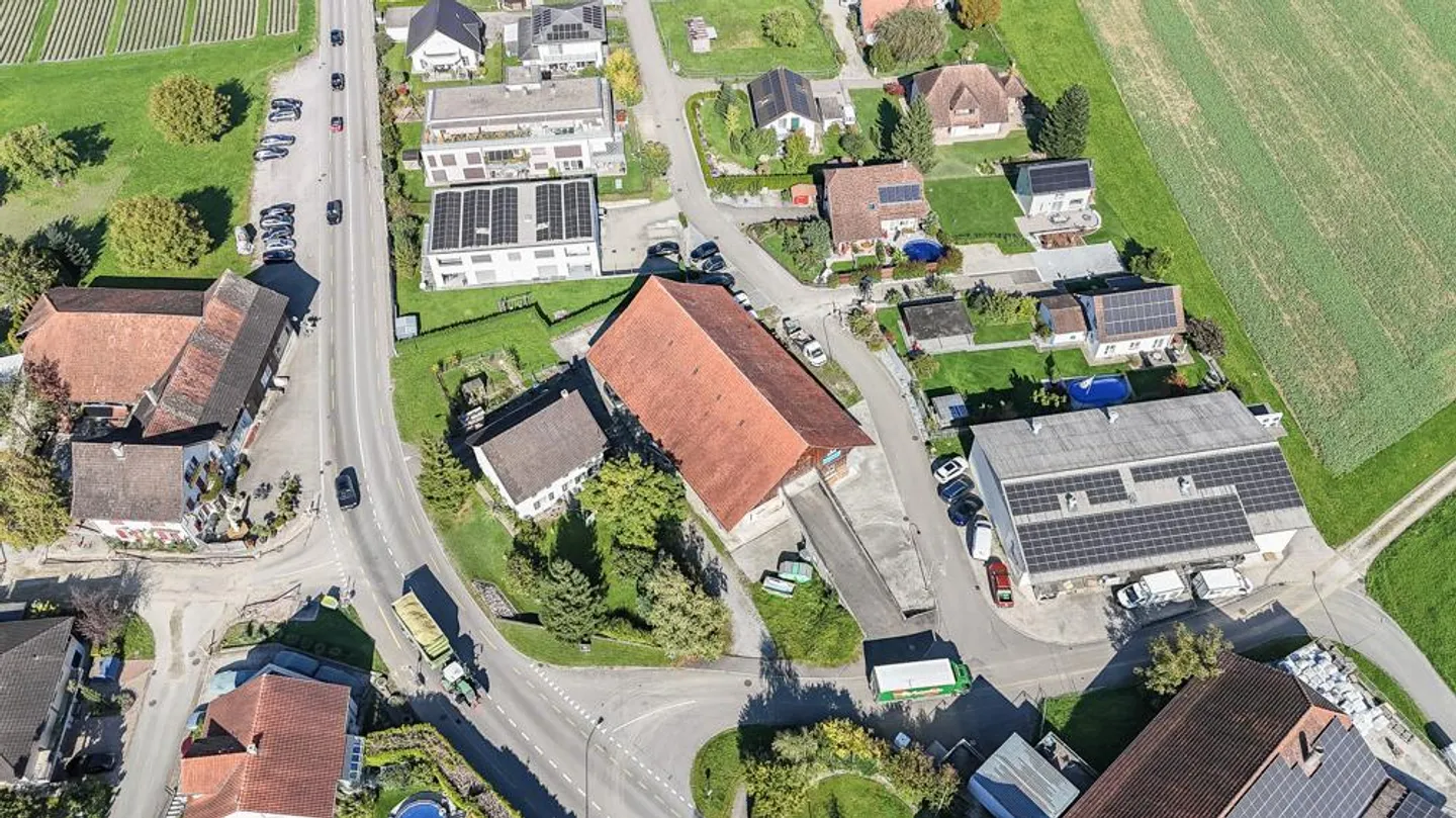 Terreno edificabile sviluppato in posizione privilegiata - Foto 2 di 7