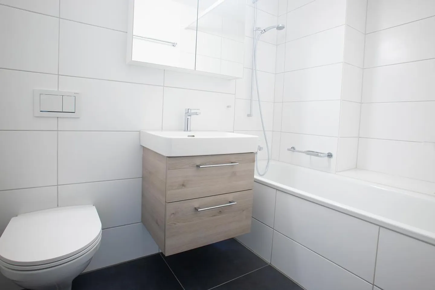 Appartamento ristrutturato di 3,5 stanze con lavatrice! - Foto 2 di 7