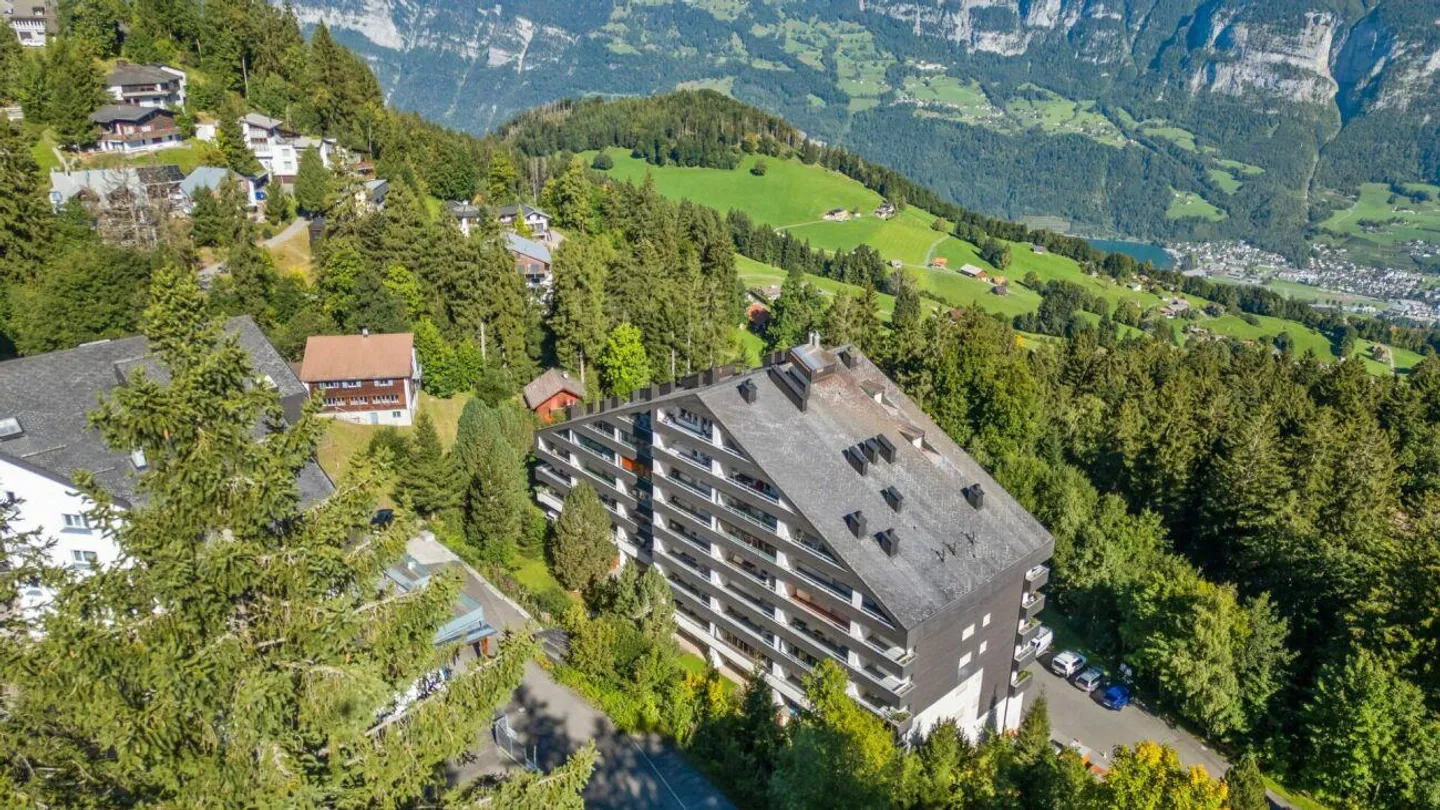 Appartement de vacances 2 pièces avec balcon et place de parking souterrain - Photo 15 sur 17