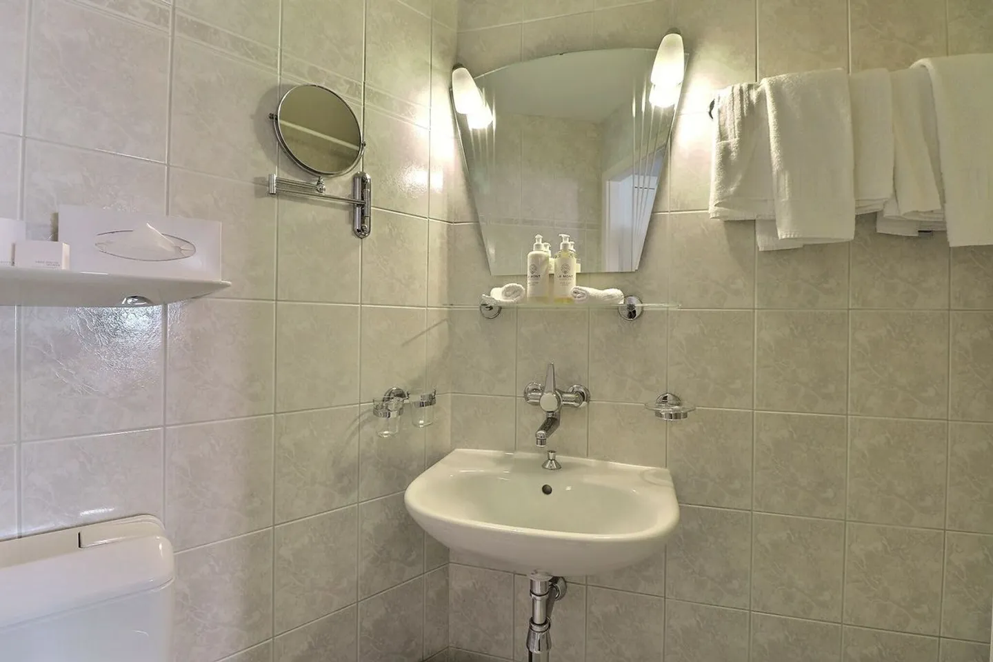 GROSSES DOPPEZIMMER IM HOTEL MONA - Foto 7 von 9