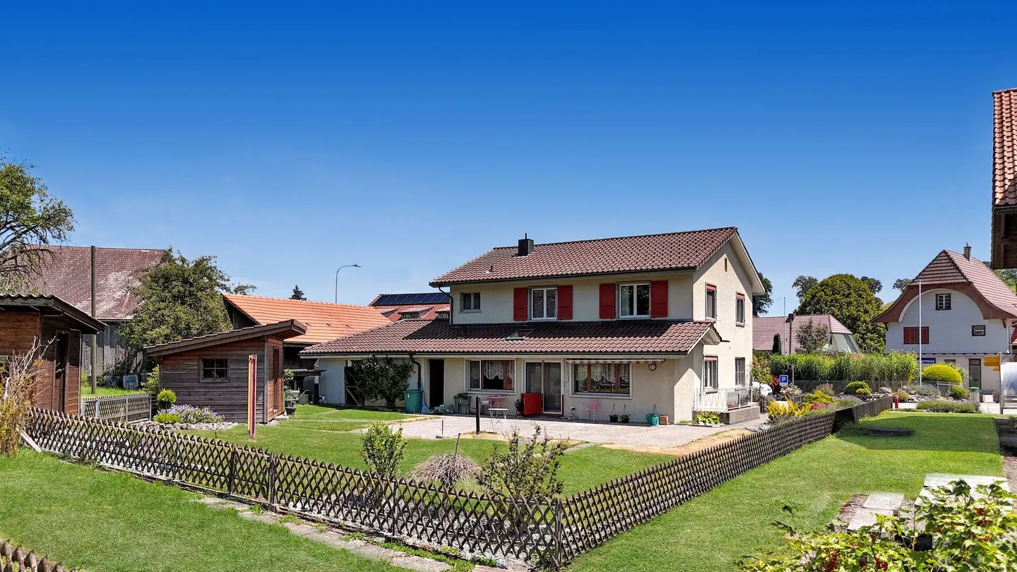 Affascinante villa unifamiliare di 6,5 stanze a Häusernmoos i.E. - Foto 1 di 13