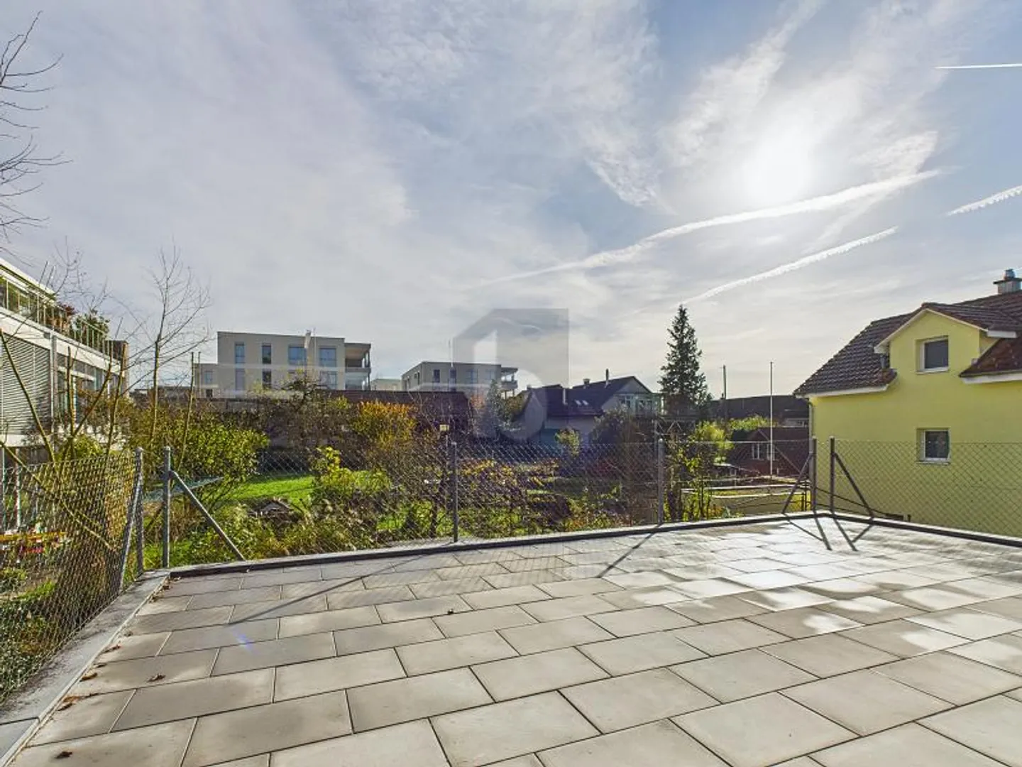 FEELING WIE IM EINFAMILIENHAUS MIT SONNENTERRASSE - Foto 1 von 6