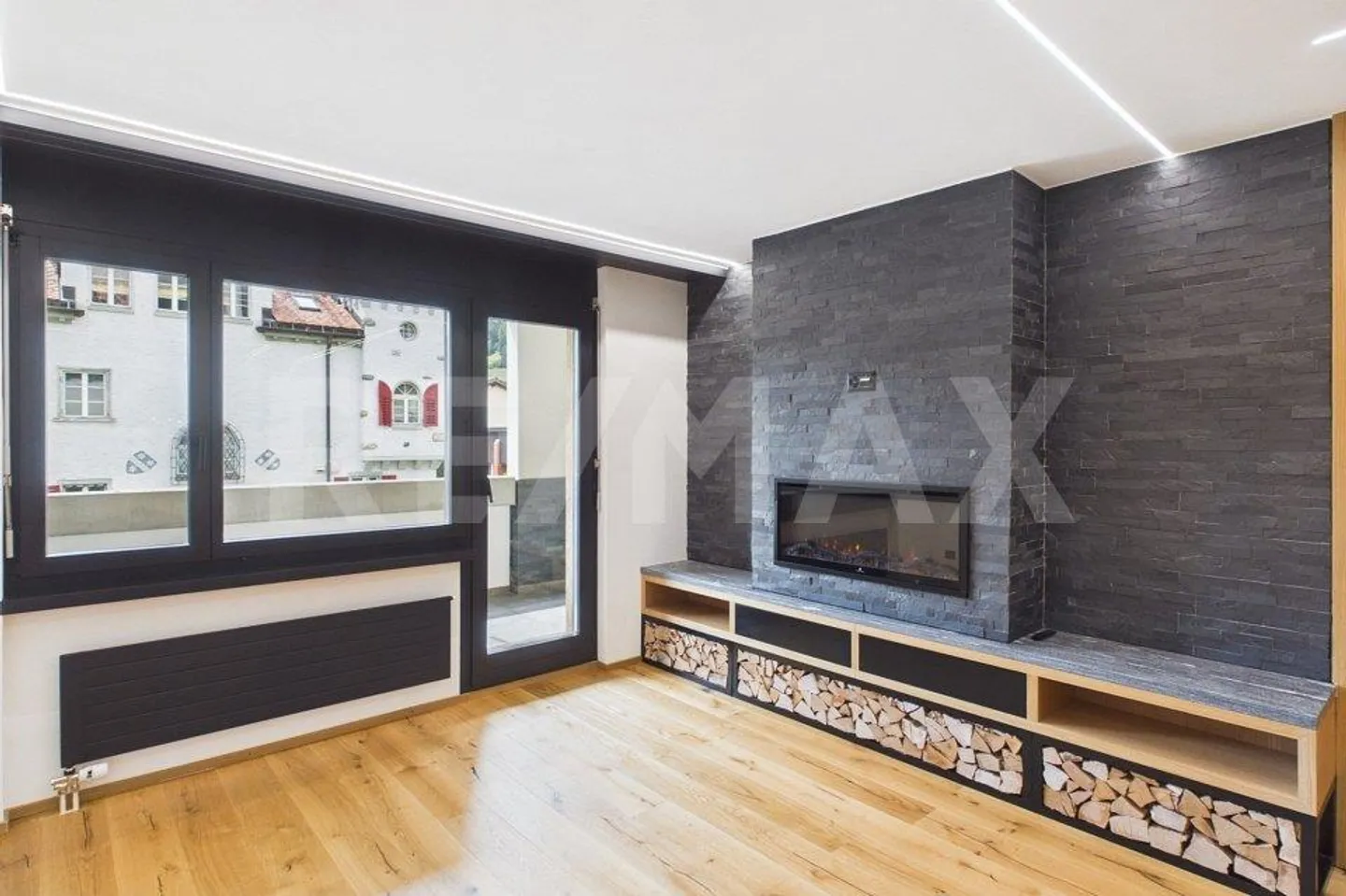Alpiner Wohntraum: Stilvoll renovierte 2.5-Zimmerwohnung mit Balkon - Foto 3 di 13