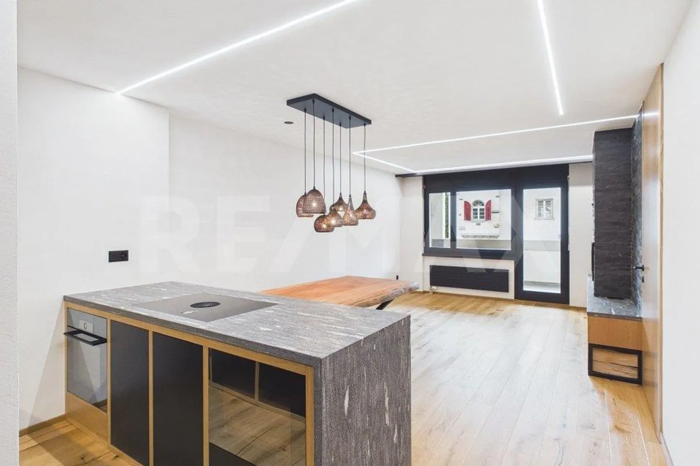 Alpiner Wohntraum: Stilvoll renovierte 2.5-Zimmerwohnung mit Balkon - Foto 4 di 13