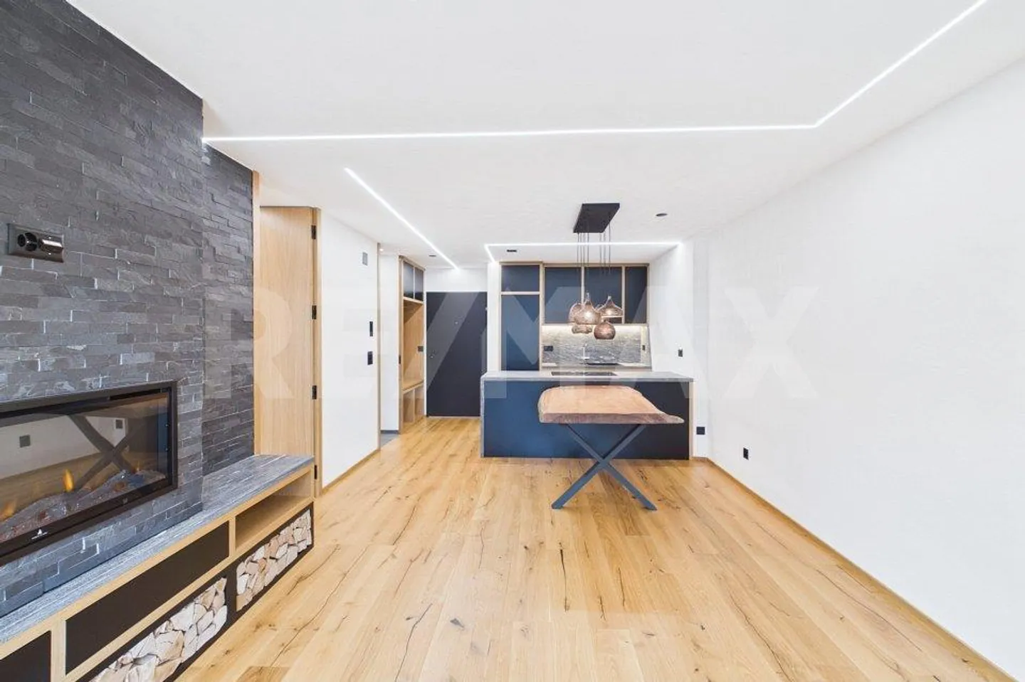Alpiner Wohntraum: Stilvoll renovierte 2.5-Zimmerwohnung mit Balkon - Foto 6 di 13