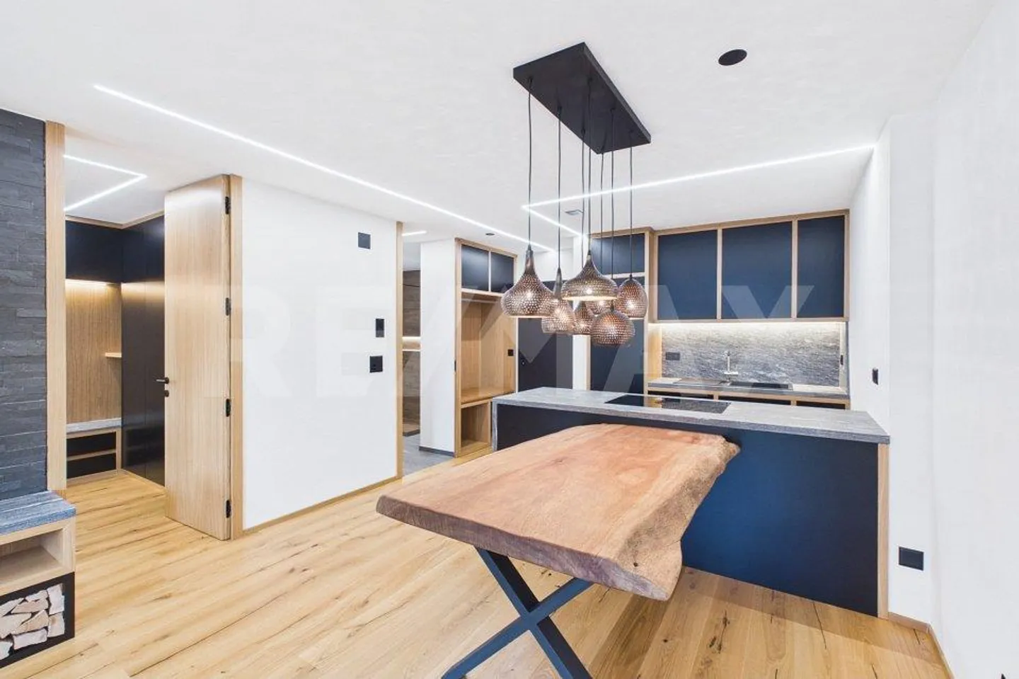 Alpiner Wohntraum: Stilvoll renovierte 2.5-Zimmerwohnung mit Balkon - Foto 7 di 13