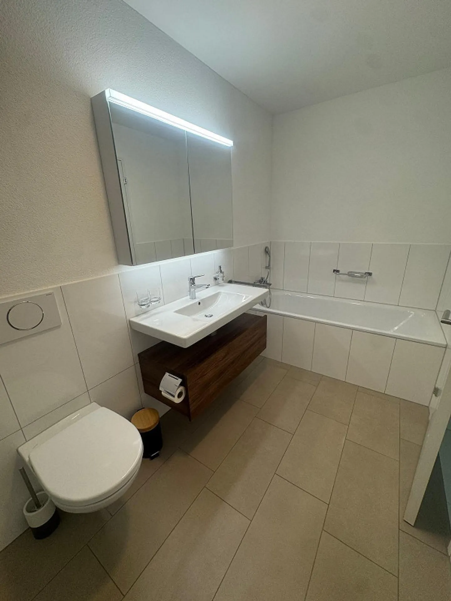 Unique Opportunity: 2.5 Room Apartment with Rigi View in Goldau - Photo 5 of 9