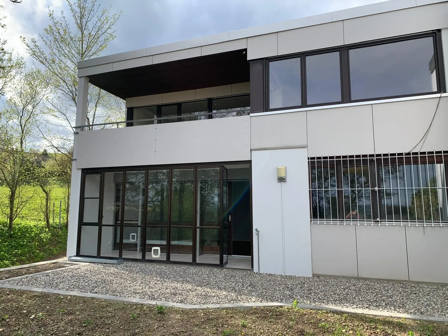Moderno e stiloso con vista sulle Alpi - Casa unifamiliare in posizione privilegiata a Grenchen - Foto 3 di 12