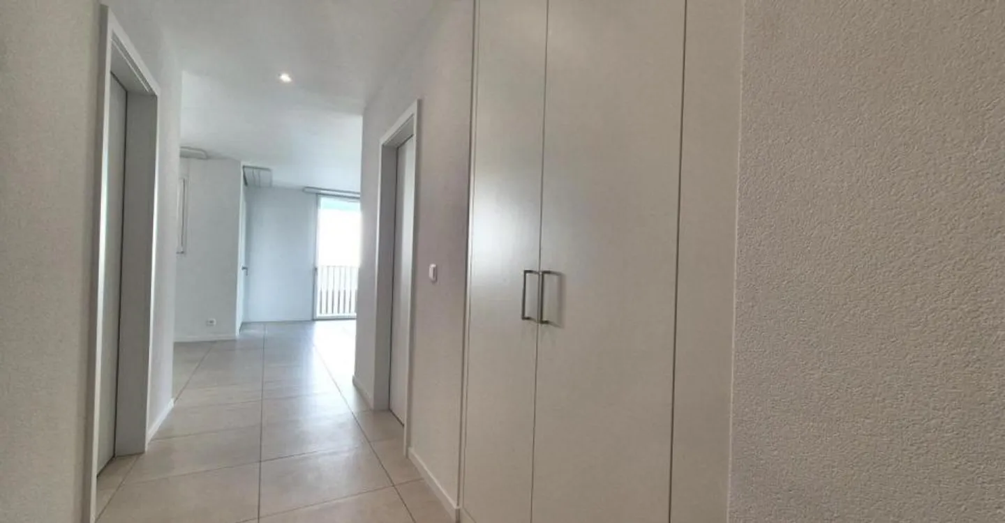 Berges 2 - 2.5 room apartment on the top floor - Photo 4 of 8