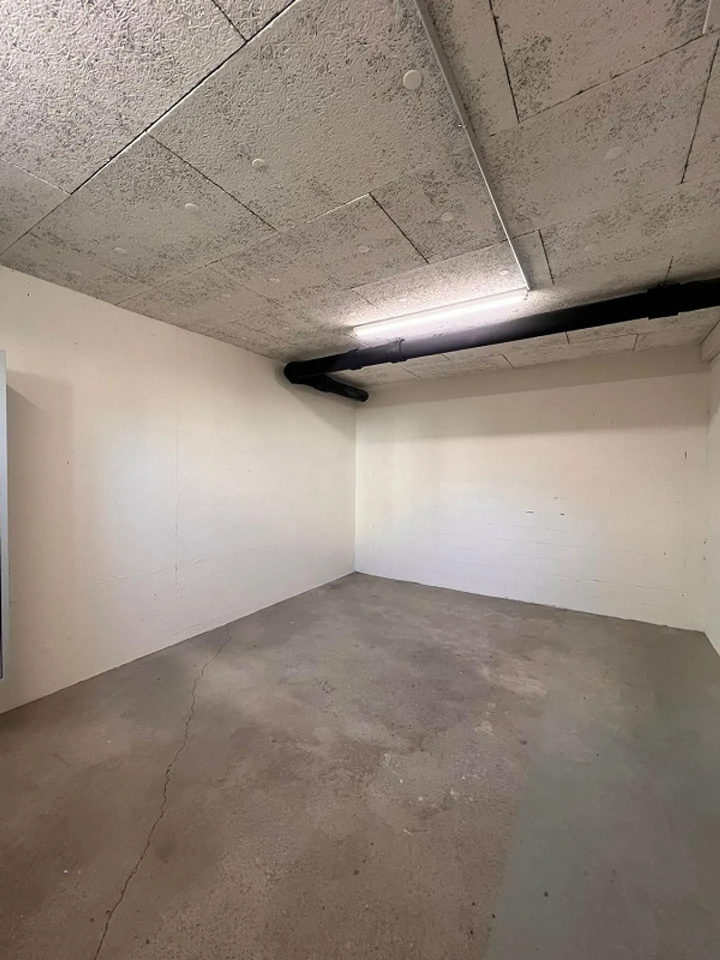 Chambres de loisirs / bricolage chauffées dans un bâtiment moderne à louer - Photo 2 sur 10