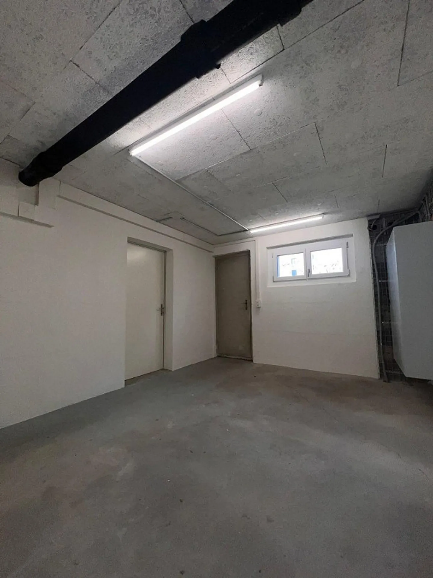 Chambres de loisirs / bricolage chauffées dans un bâtiment moderne à louer - Photo 3 sur 10