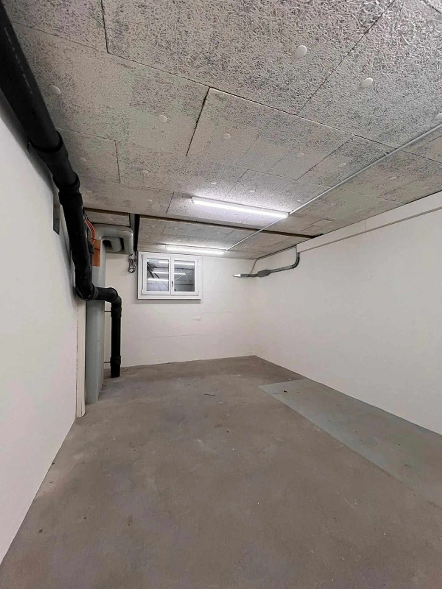 Chambres de loisirs / bricolage chauffées dans un bâtiment moderne à louer - Photo 4 sur 10