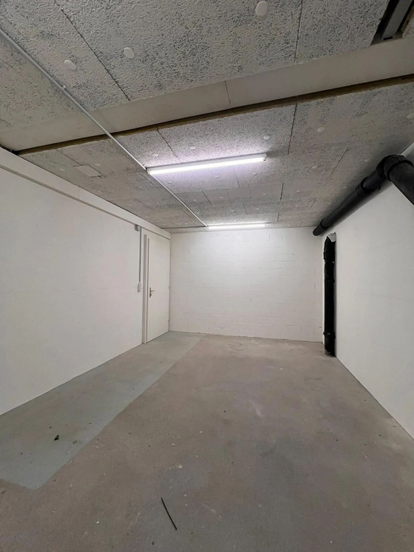 Chambres de loisirs / bricolage chauffées dans un bâtiment moderne à louer - Photo 5 sur 10