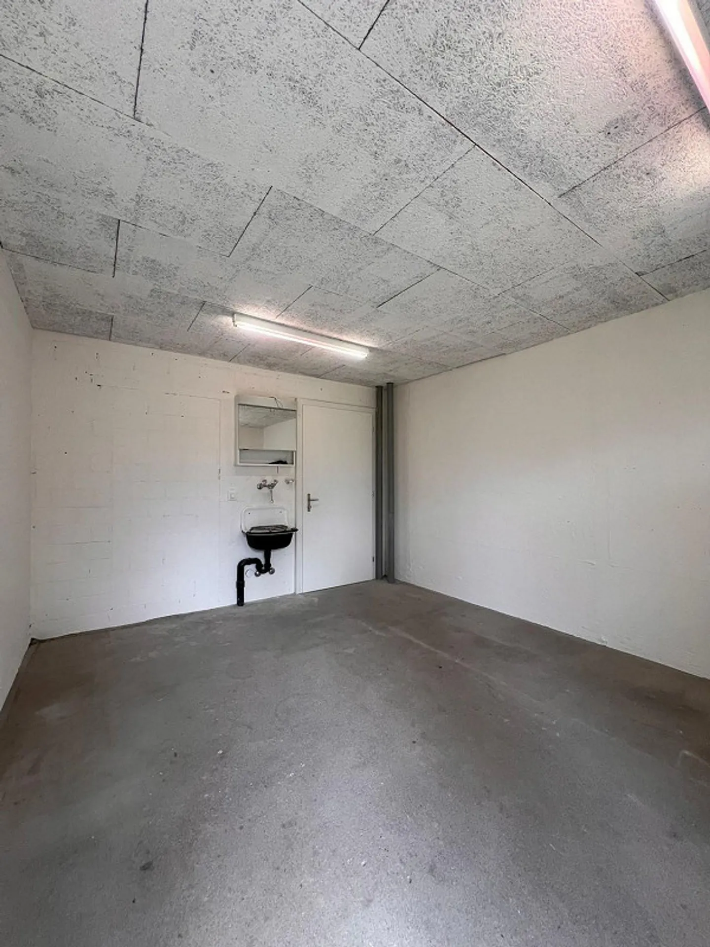 Chambres de loisirs / bricolage chauffées dans un bâtiment moderne à louer - Photo 7 sur 10