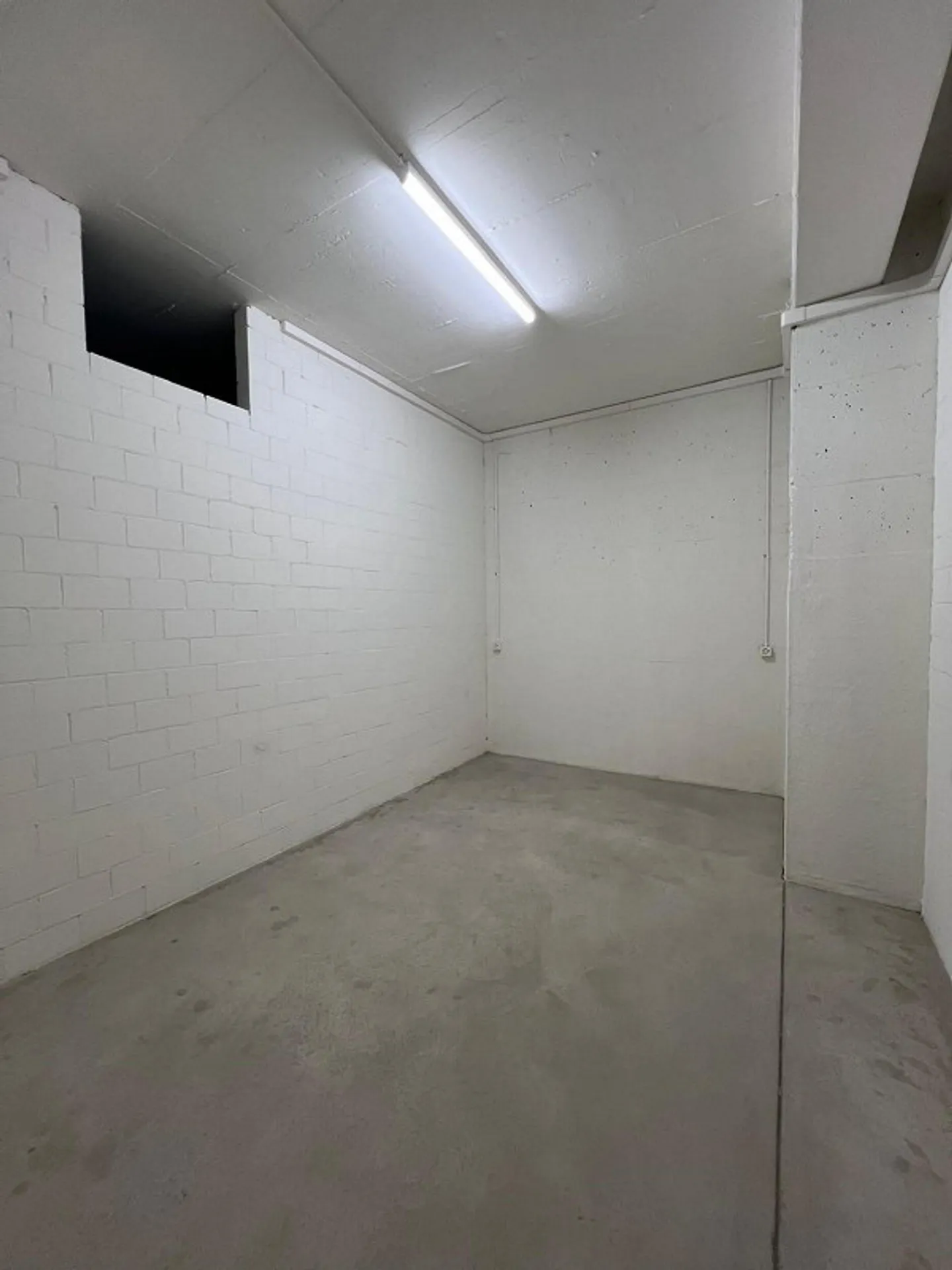 Chambres de loisirs / bricolage chauffées dans un bâtiment moderne à louer - Photo 10 sur 10