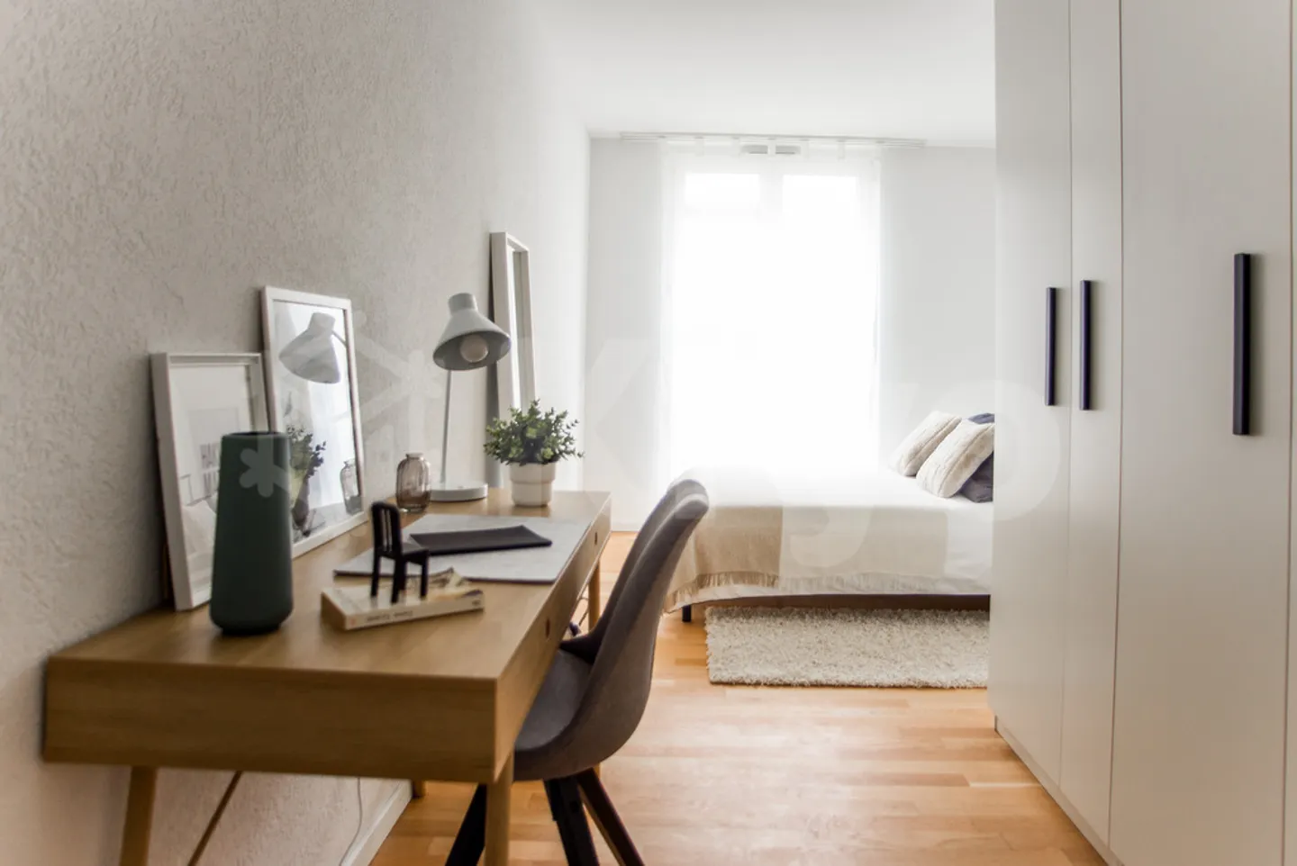Modern Apartment Near Train Station - Photo 4 of 10
