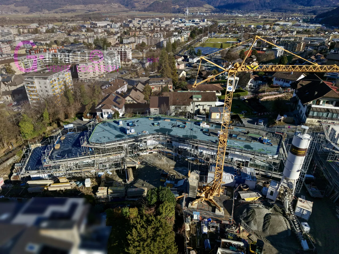 Modern Duplex with Private Garden - Photo 4 of 8