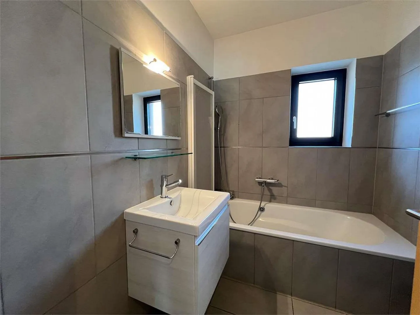 Lugano geräumige 2.5 Zimmer mit Terrasse - Foto 7 von 8