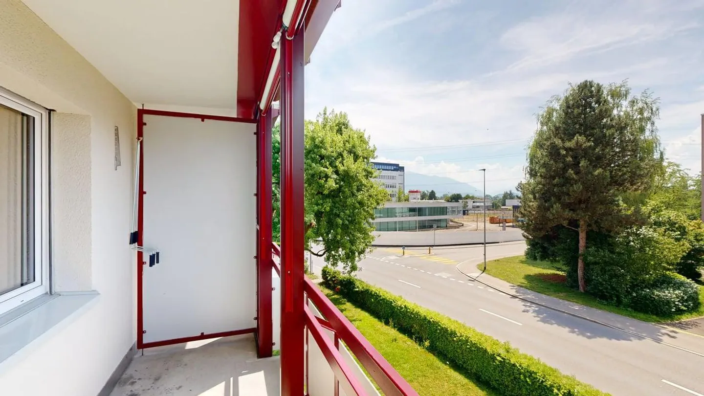 Central Location, Fresh Renovation, High Living Comfort - FRESHLY RENOVATED! - Photo 7 of 8