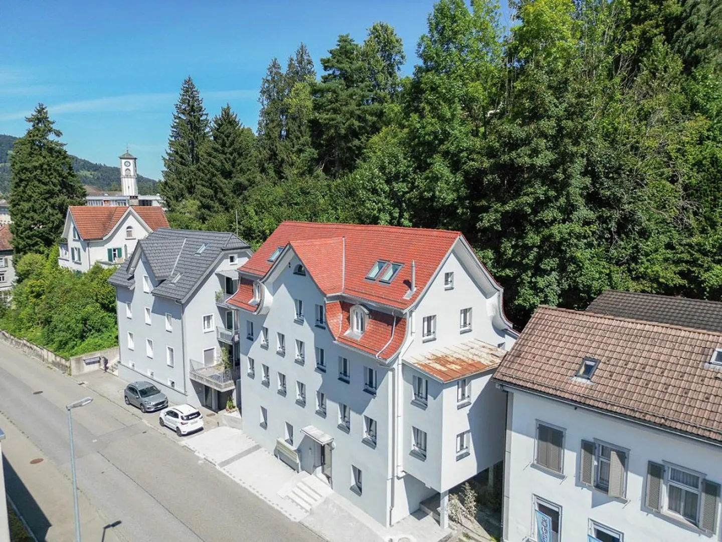 Casa multifamiliare recentemente ristrutturata con 10 unità - Foto 1 di 8