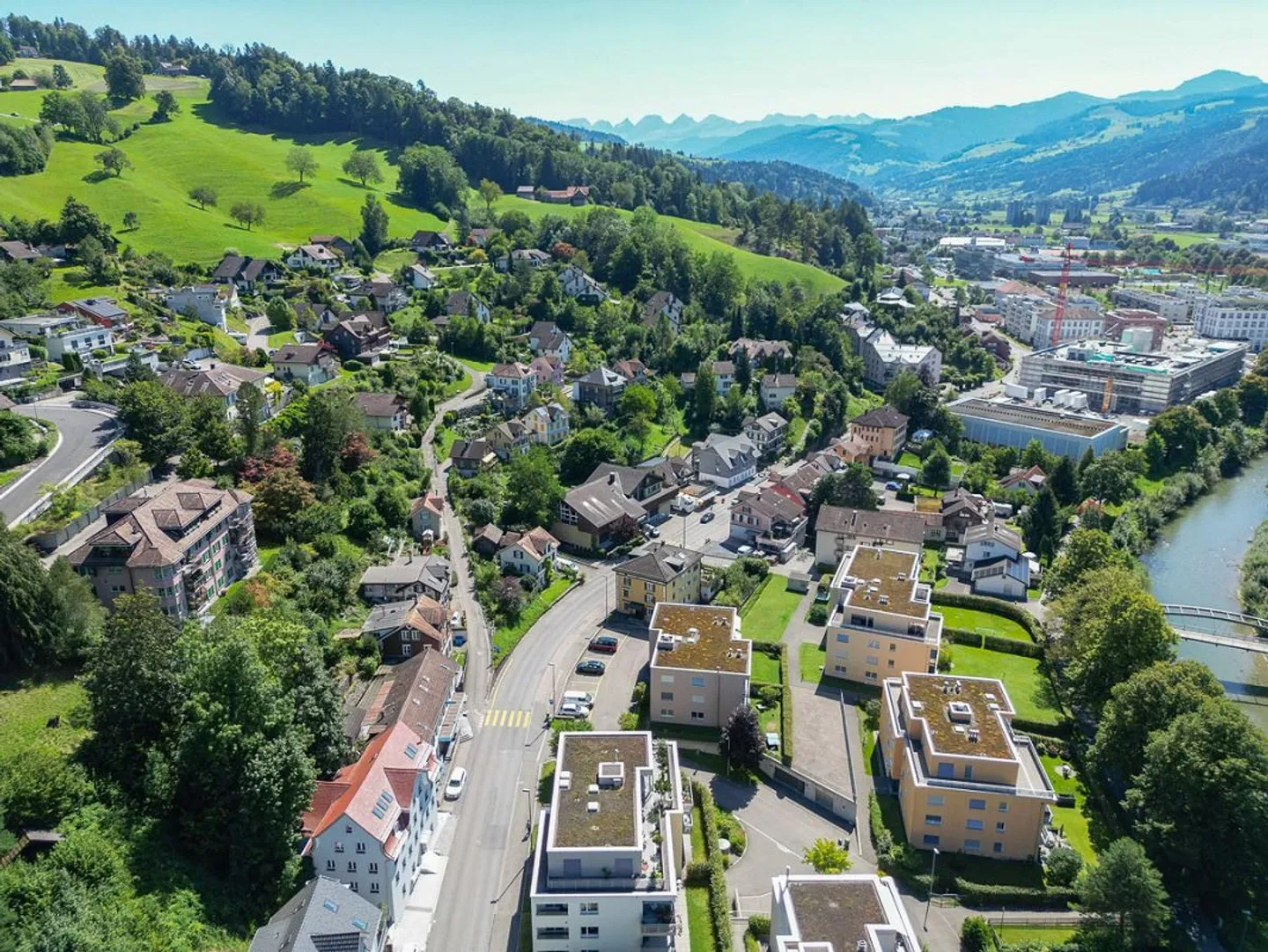 Casa multifamiliare recentemente ristrutturata con 10 unità - Foto 3 di 8