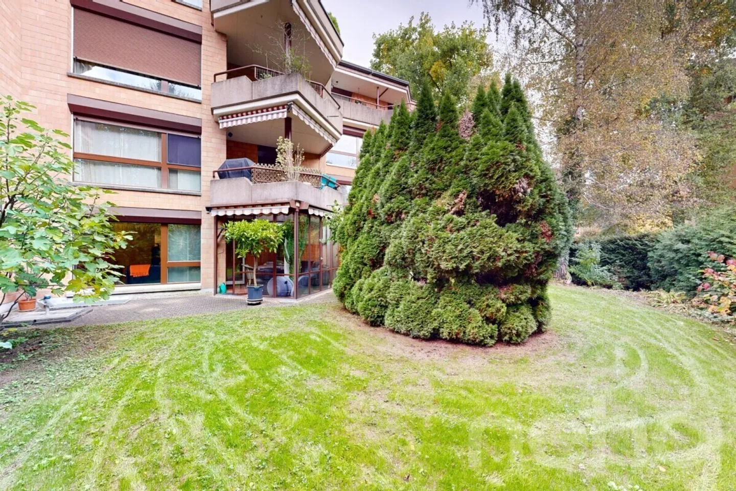 Garden apartment with winter garden and craft room in a central location - Photo 1 of 12