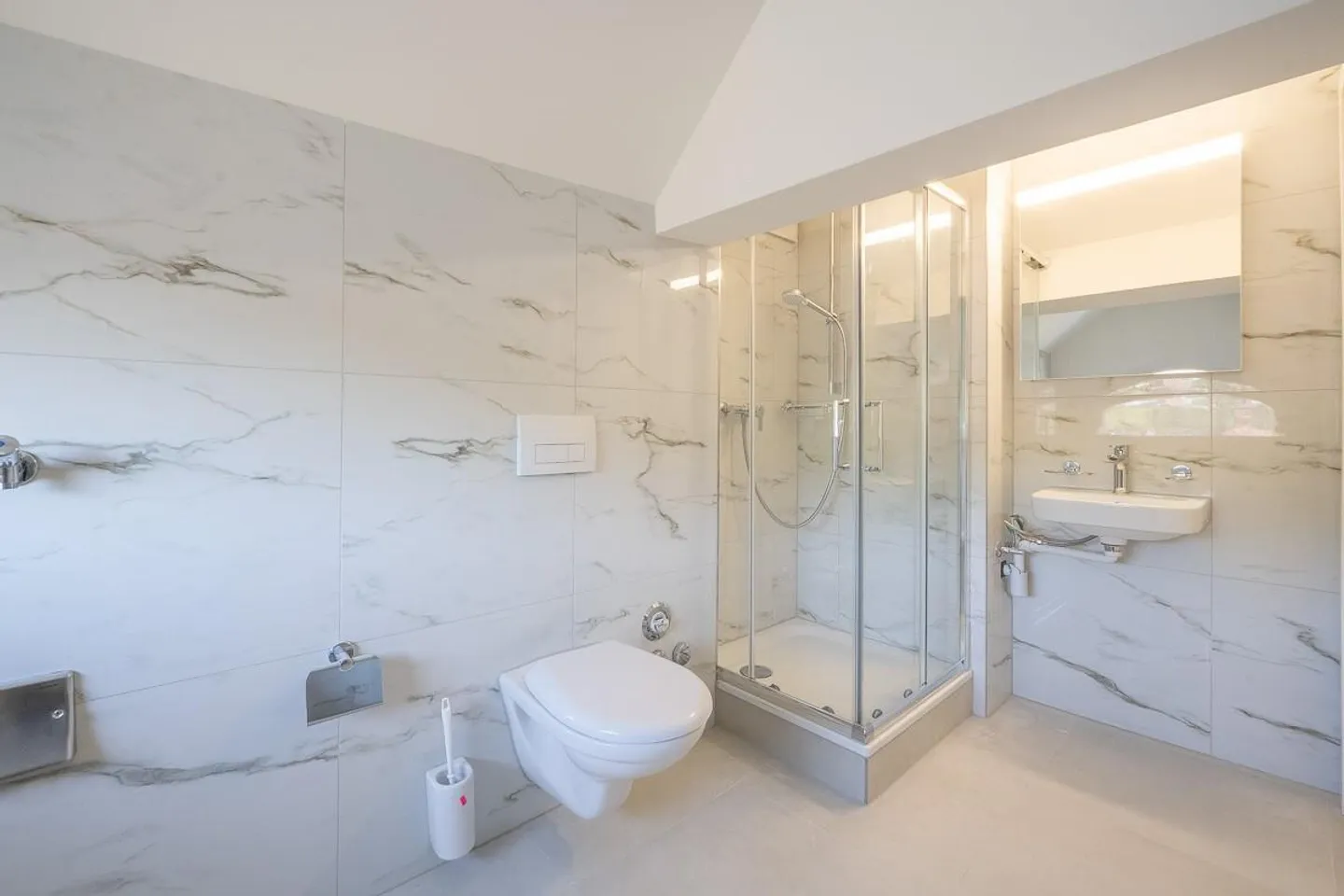 Casa multifamiliare recentemente ristrutturata con 10 unità - Foto 8 di 8