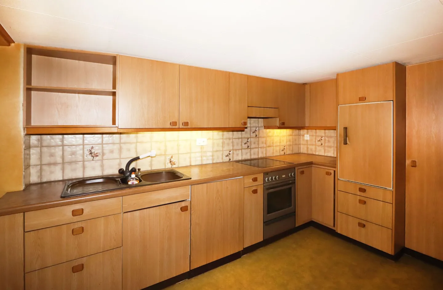 Charming Row House with Large Garden in Central and Sunny Luchsingen GL - Photo 9 of 16