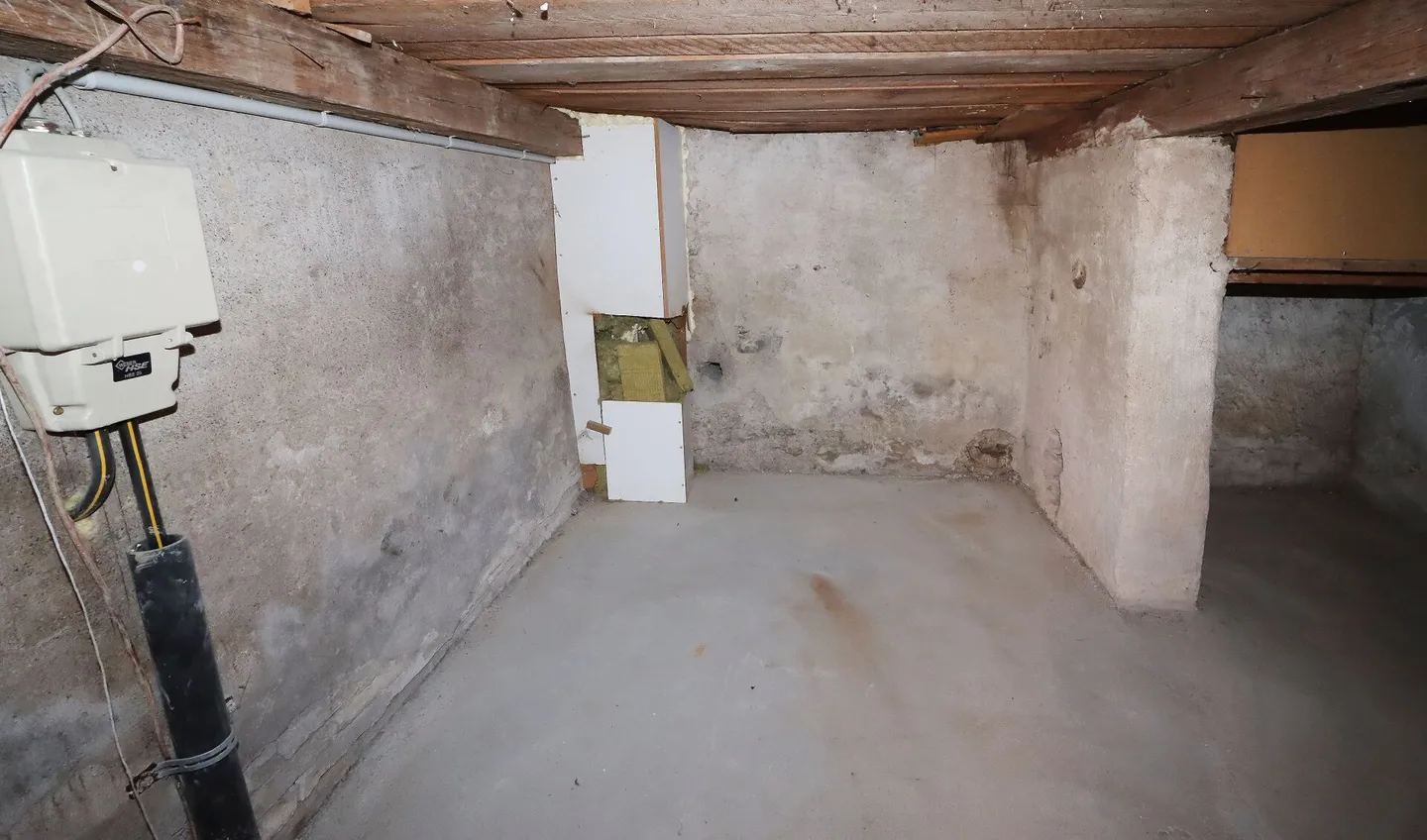 Charming Row House with Large Garden in Central and Sunny Luchsingen GL - Photo 14 of 16