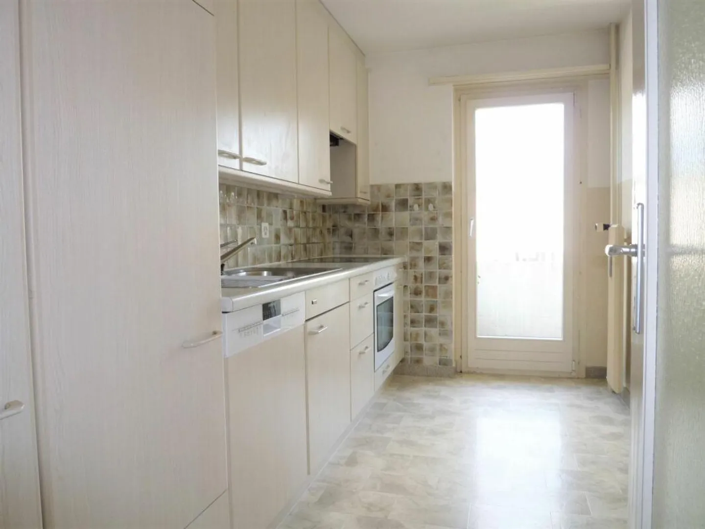 Affordable apartment with balcony in a quiet location - Photo 2 of 7