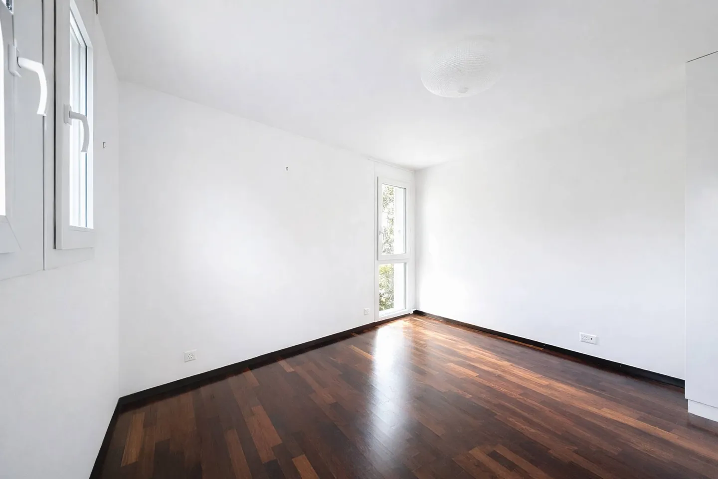 Villa of Exception: two adjoining apartments at the ISL - Photo 7 of 13