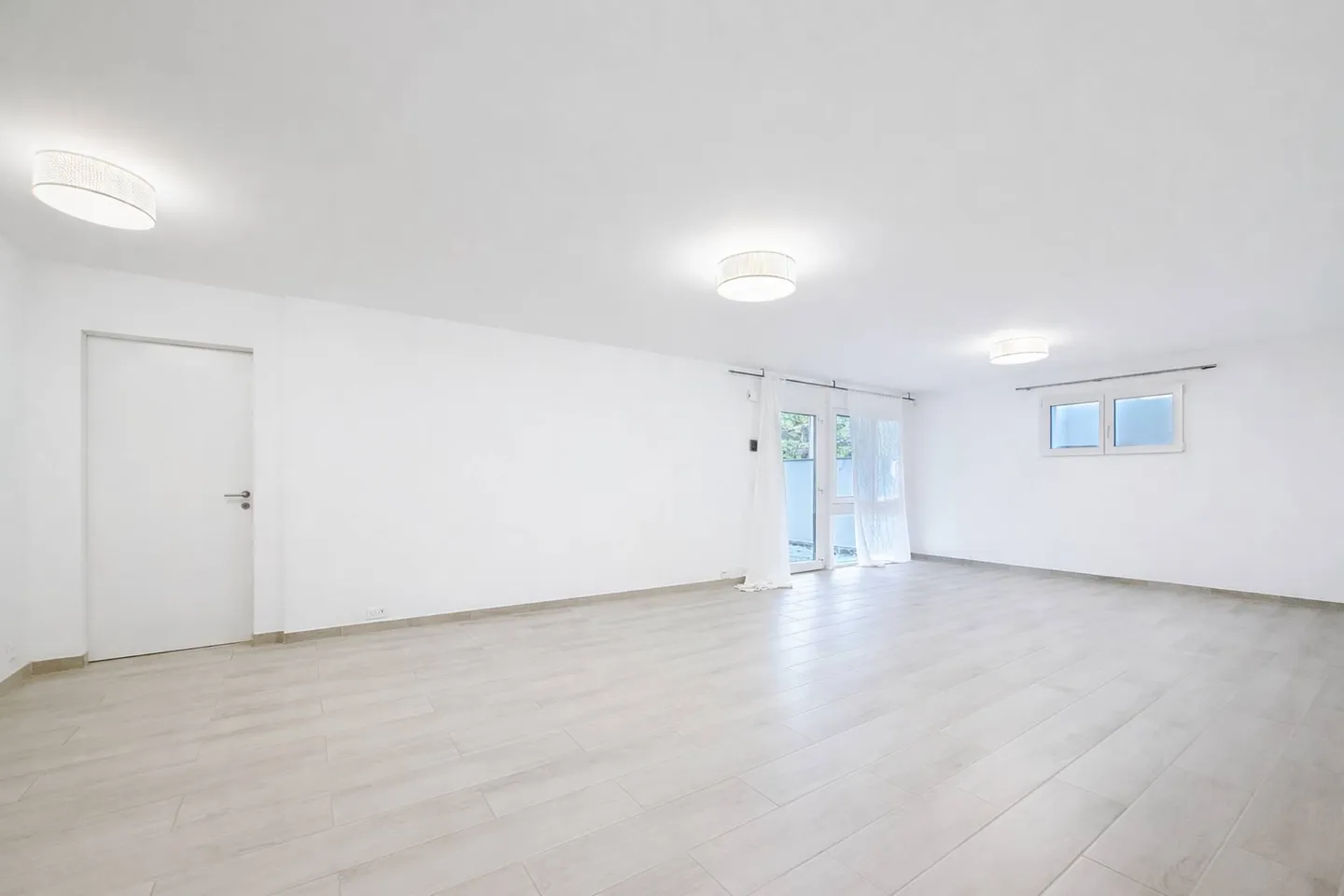 Villa of Exception: two adjoining apartments at the ISL - Photo 8 of 13