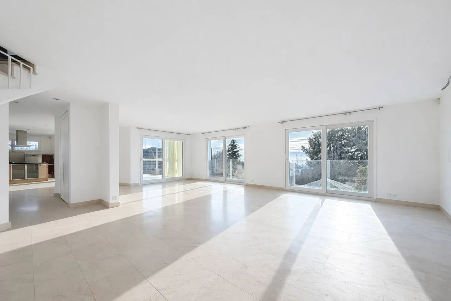 Villa of Exception: two adjoining apartments at the ISL - Photo 10 of 13