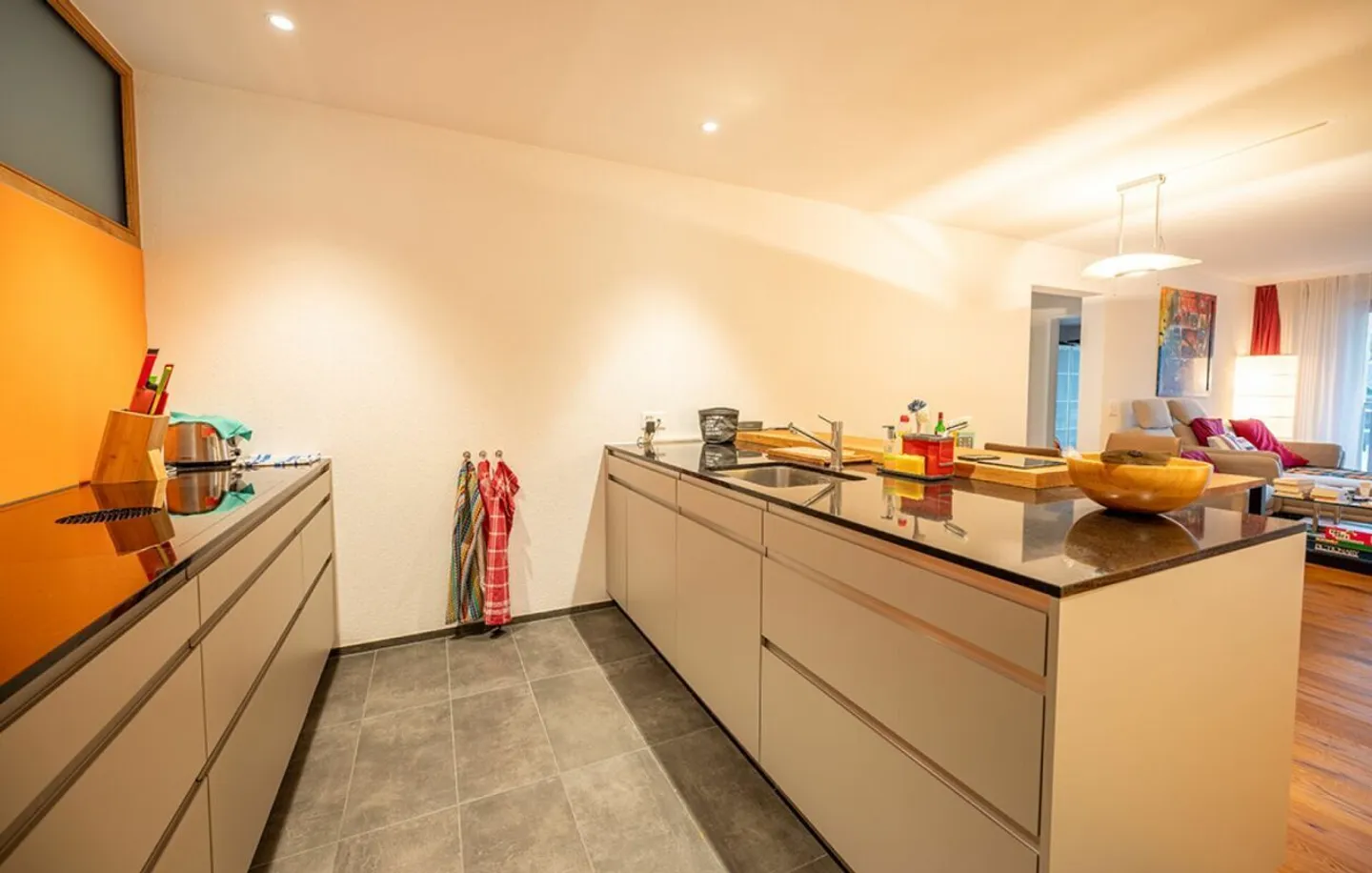 Modern 3.5-room condominium in a family-friendly location - Photo 4 of 13