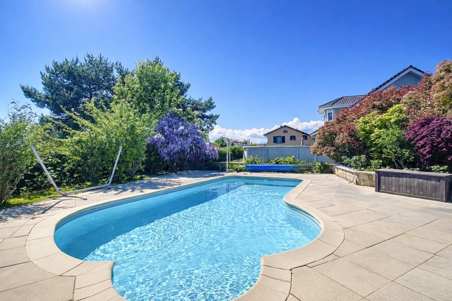 Villa of Exception: two adjoining apartments at the ISL - Photo 9 of 13