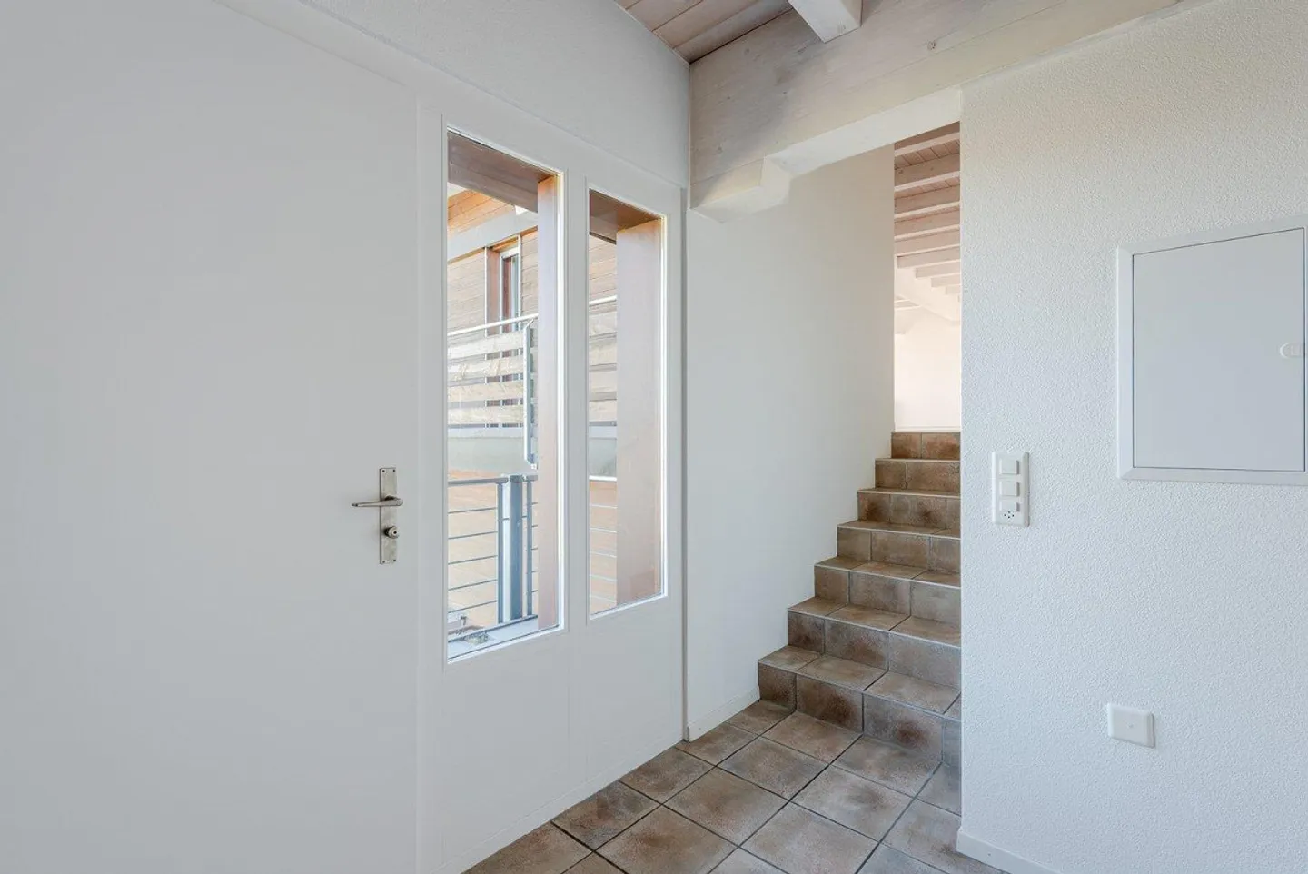 Appartement 5.5 pièces fraîchement rénové avec panorama, terrasse sur le toit & B... - Photo 2 sur 13