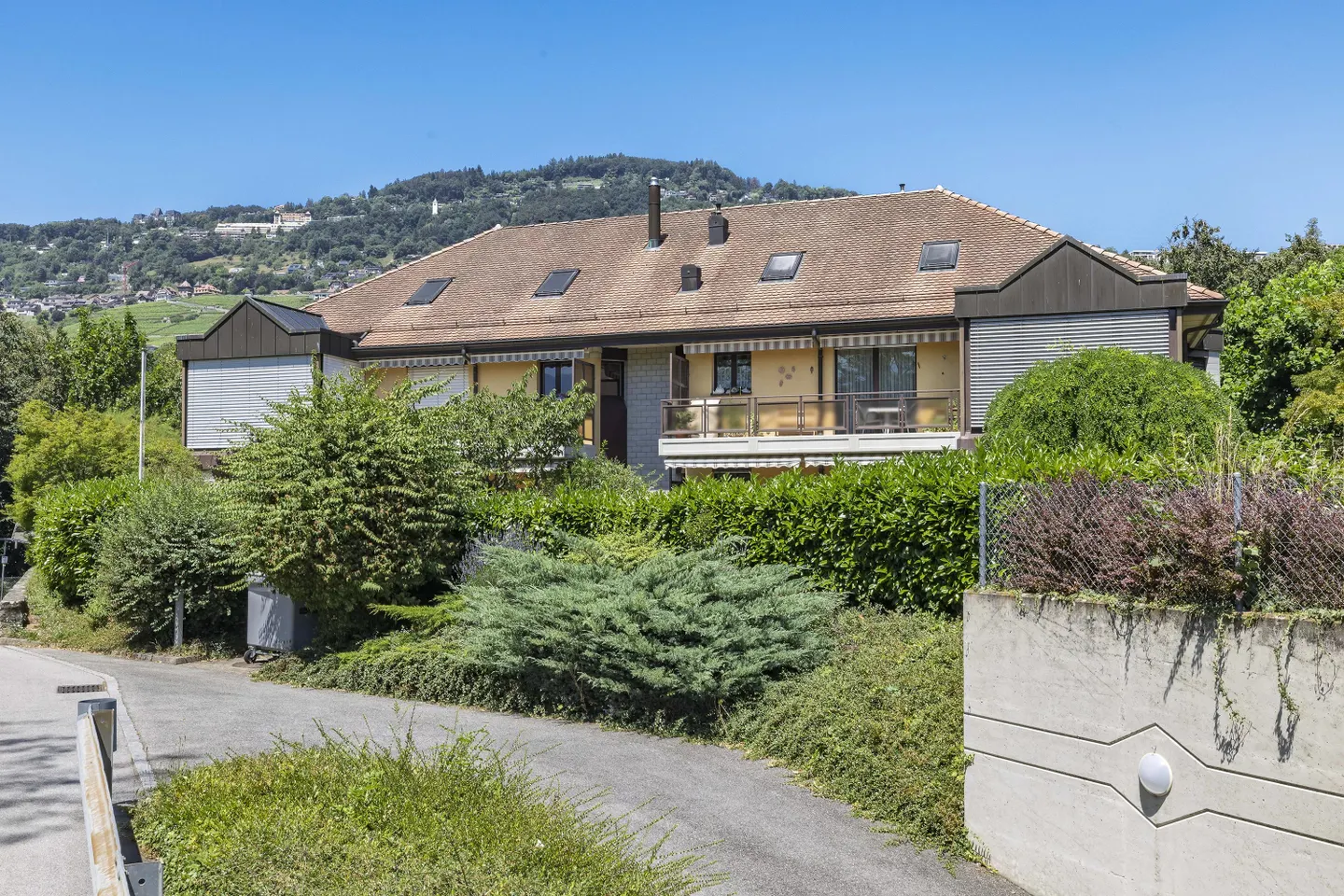 Incantevole Appartamento con Giardino a Corsier - Foto 1 di 14