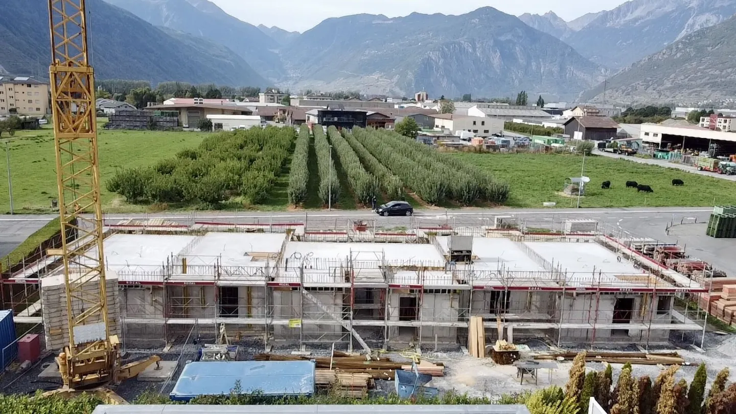 New semi-detached villa with 4.5 rooms in Charrat - Photo 2 of 2