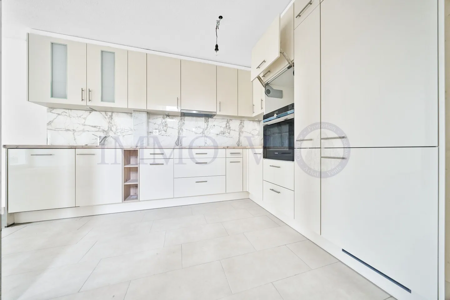 Duplex spacieux avec terrasse - Photo 3 sur 9