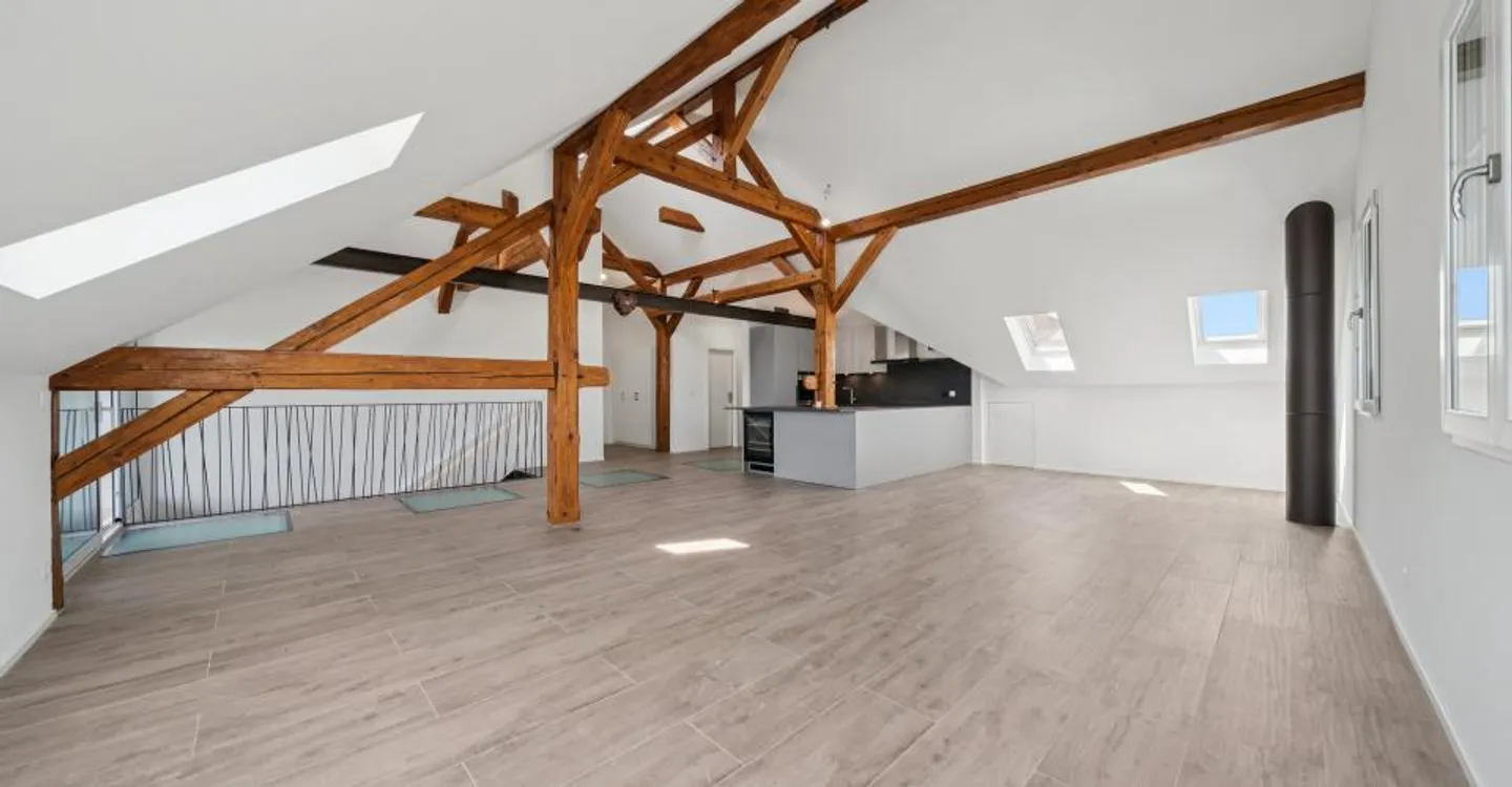 198 m2 Apartment with Balcony and Two Outdoor Parking Spaces - Photo 2 of 12