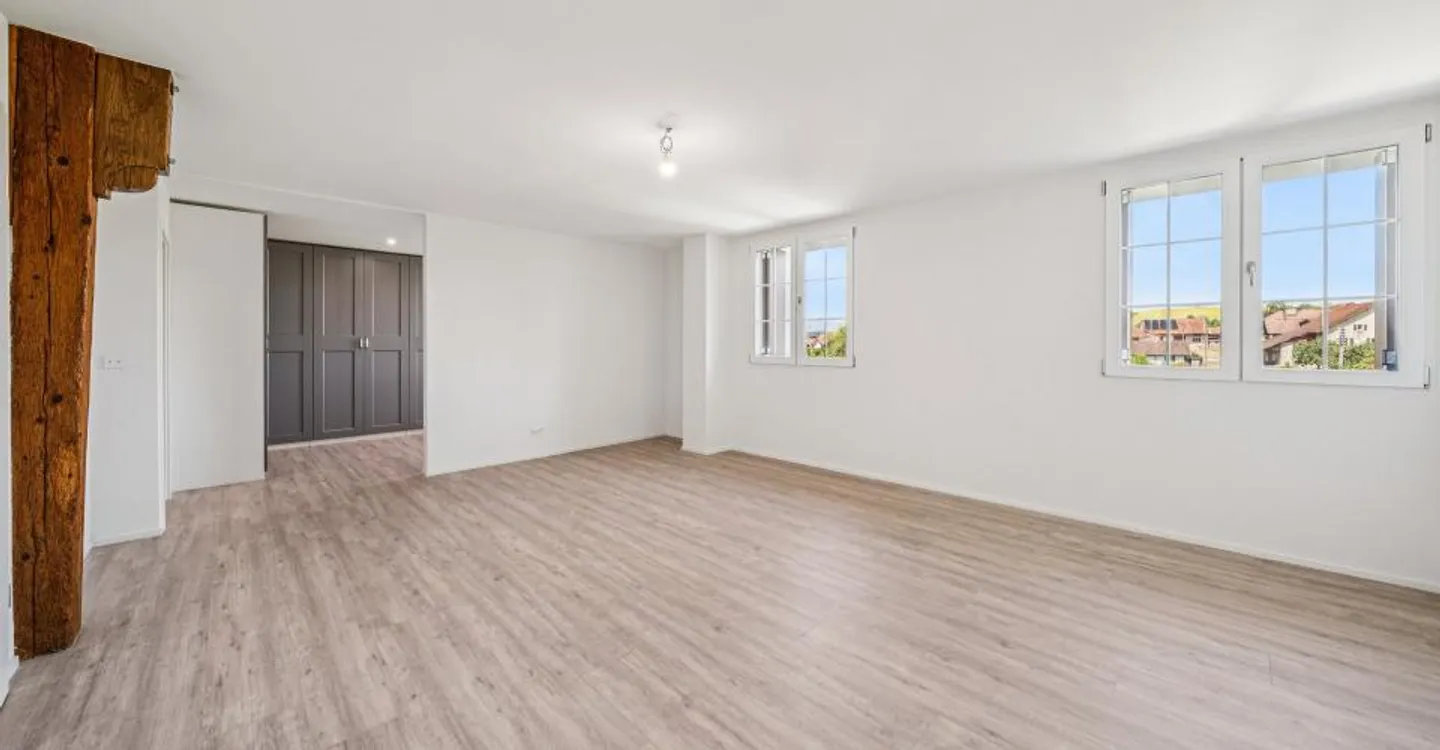 198 m2 Apartment with Balcony and Two Outdoor Parking Spaces - Photo 5 of 12