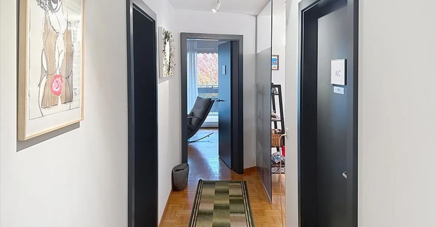 Mixed-use building for rent - Photo 4 of 9