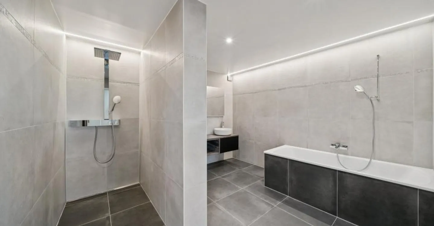 198 m2 Apartment with Balcony and Two Outdoor Parking Spaces - Photo 11 of 12