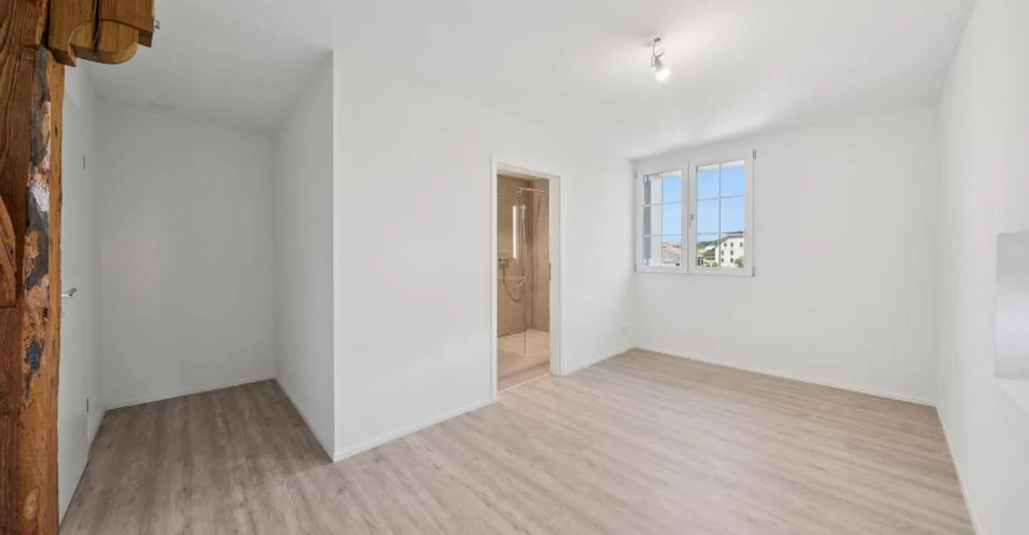 198 m2 Apartment with Balcony and Two Outdoor Parking Spaces - Photo 6 of 12