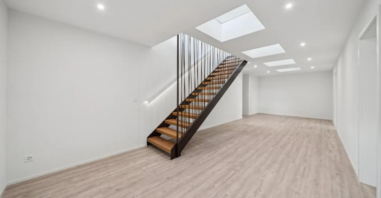 198 m2 Apartment with Balcony and Two Outdoor Parking Spaces - Photo 7 of 12